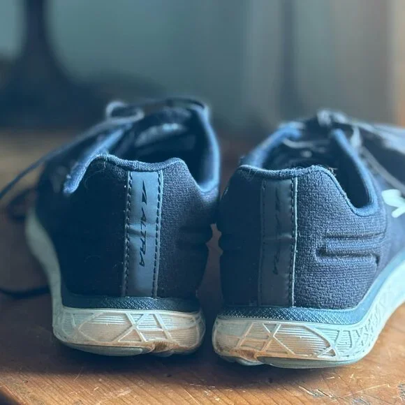 Altra Sneakers size 7/38 - Picture 3 of 4